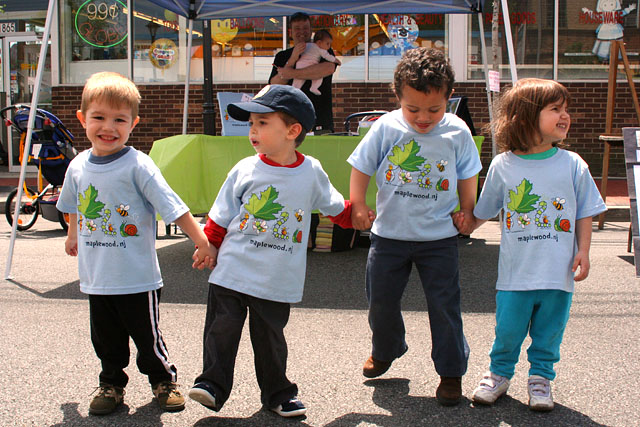 lello kid's t-shirt - Local kids at the Maplewood Mayfest wearing the new lello Maplewood, New Jersey t-shirt.