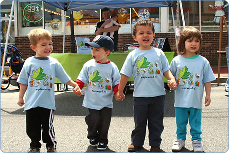 lello kid's t-shirt - Local kids at the Maplewood Mayfest wearing the new lello Maplewood, New Jersey t-shirt.